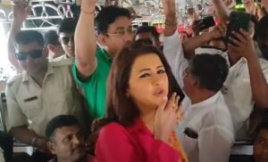 Rachna Banerjee in local train